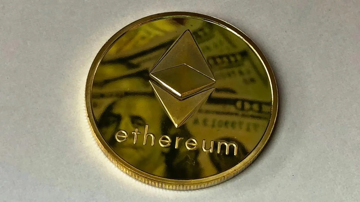 bitcoin-cai-apos-roubo-de-r--bilhao-na-corretora-bybit