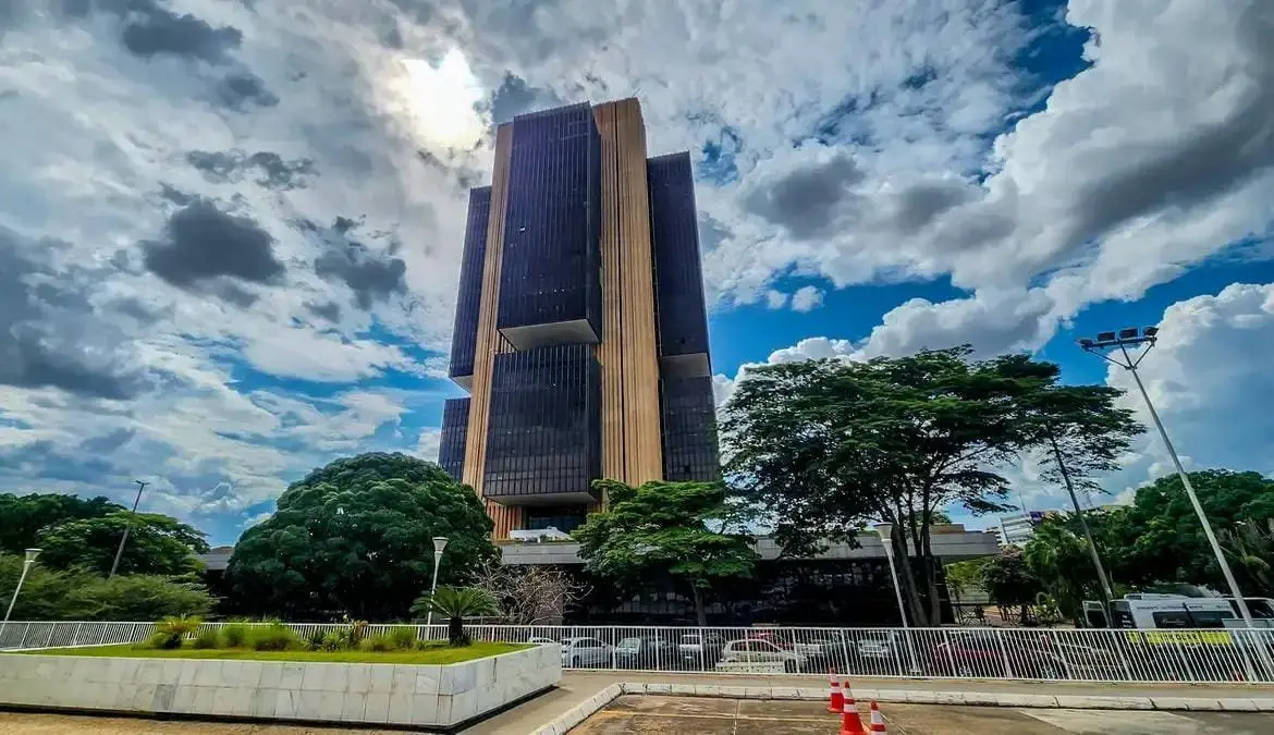 mercado-reduz-previsao-da-selic-para--em--aponta-boletim-focus