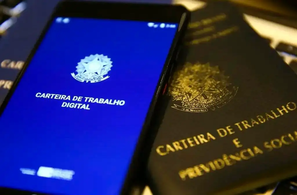 renda-media-do-trabalho-no-brasil-atinge-recorde-de-r--segundo-ibge