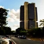 copom-eleva-taxa-de-juros-para--ao-ano-e-sinaliza-fim-do-ciclo-de-alta