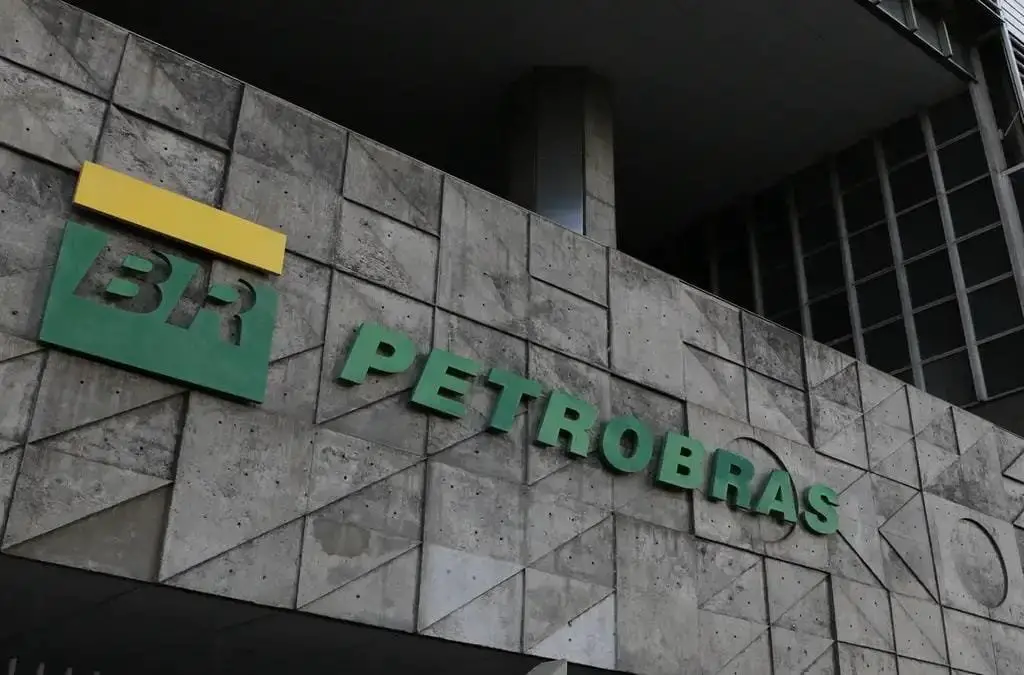 petroleo-despenca-mais-de--mesmo-apos-novos-ataques-no-oriente-medio