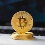 bitcoin-atinge-us--mil-e-quebra-recorde-historico-pela-primeira-vez