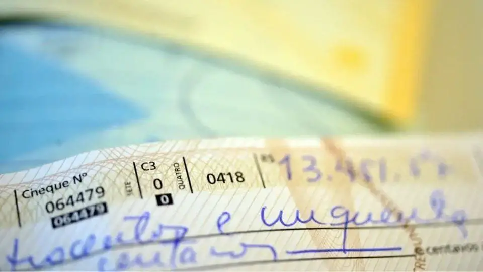 mesmo-com-o-pix-voce-ainda-enfrenta-milhoes-de-cheques-compensados