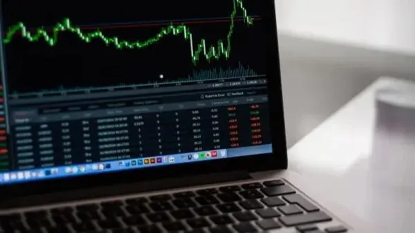 com-small-caps-em-forte-alta-na-b-voce-deve-investir-agora